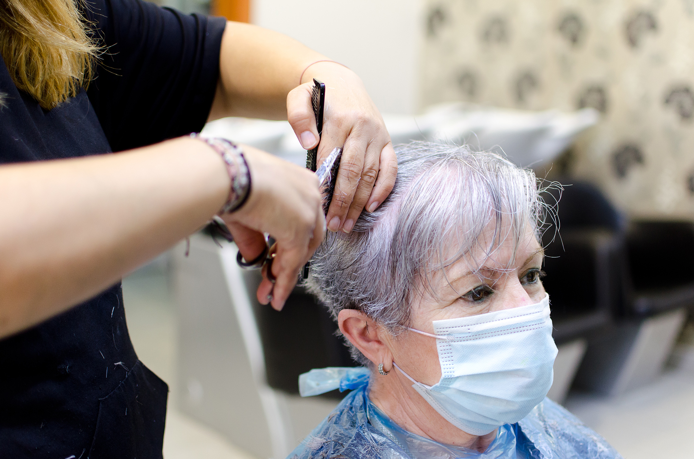 Se reanuda en Alcobendas el servicio de peluquería para los mayores