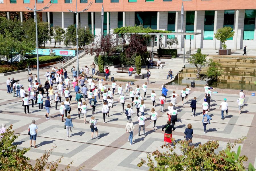 Baile de Mayores. Participantes en la Plaza del Ayuntamiento -2022