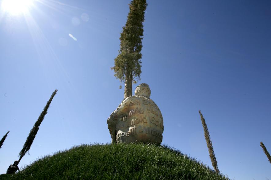 “El corazón de los árboles” es un conjunto escultórico de siete piezas realizadas por Jaume Plensa dentro del proyecto municipal "Arte en la ciudad" del municipio de Alcobendas, Madrid
