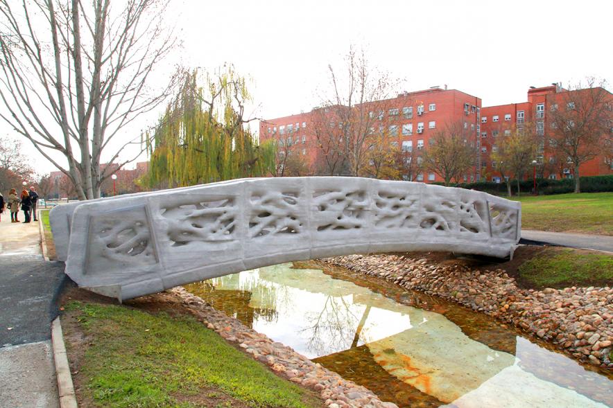 El primer puente del mundo realizado íntegramente en impresión 3D se encuentra en el parque Castilla La Mancha de Alcobendas