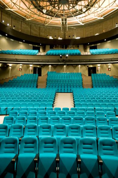Butacas del Teatro auditorio de Alcobendas recién tapizadas, la imagen además permite comprobar su amplio aforo