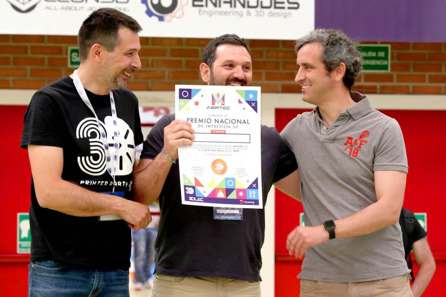 Alcalde Aitor Retolaza y premiados  en 3D Party en el Pabellón Amaya Valdemoro 2022