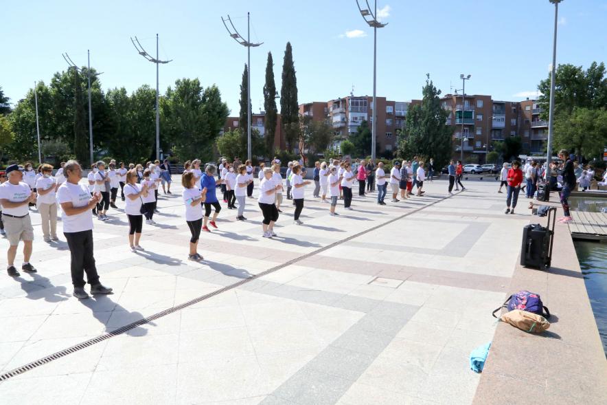 Baile de Mayores. Participantes en la Plaza del Ayuntamiento -2022