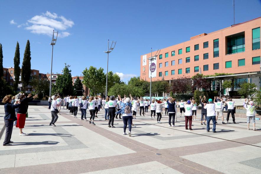 Baile de Mayores. Participantes en la Plaza del Ayuntamiento -2022