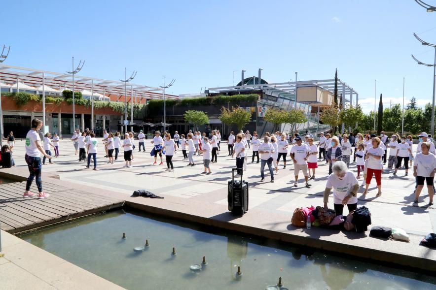 Baile de Mayores. Participantes en la Plaza del Ayuntamiento -2022