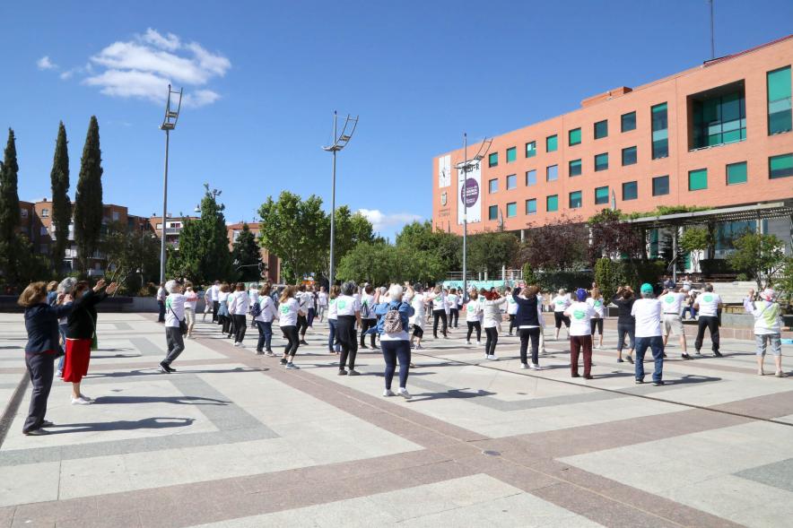 Baile de Mayores. Participantes en la Plaza del Ayuntamiento -2022