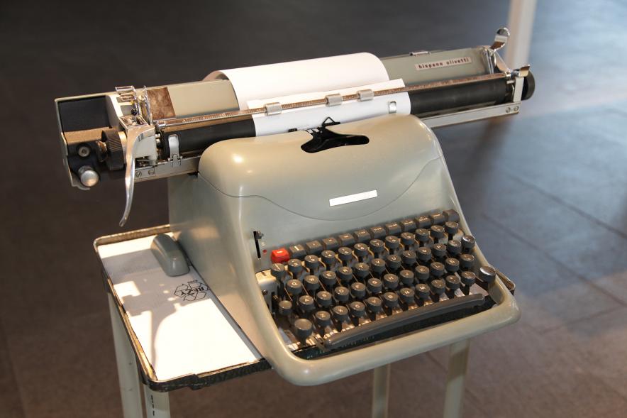 Detalle antigua máquina de escribir