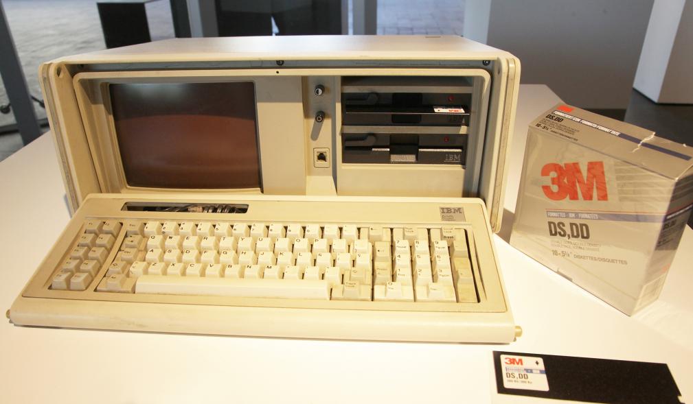 Uno de los primeros modelos de ordenador portátil
