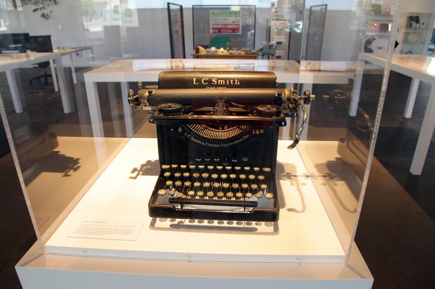 Modelo muy antiguo de máquina de escribir  LC Smith