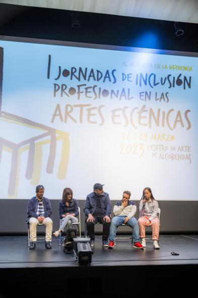 Mesa de debate en las El malabarista Óscar Hornero en las Jornadas de Inclusión Profesional en las Artes Escénicas